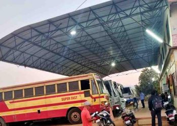 ജീവനക്കാർ ഇല്ല; കെഎസ്ആർടിസി സർവീസ് മുടങ്ങി