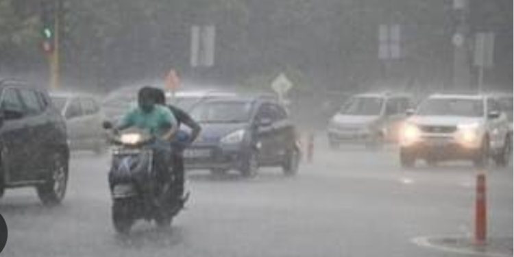 അതിശക്തമായ മഴയ്ക്ക് സാധ്യത; പ്രത്യേക നിർദ്ദേശം പുറപ്പെടുവിച്ചു