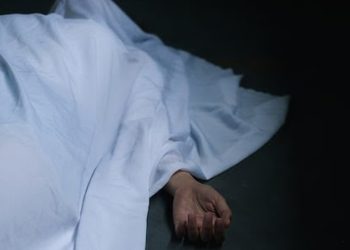 രാത്രി ഒന്നിച്ച് ഭക്ഷണം കഴിച്ച് തിരിച്ചെത്തി; രാവിലെ കാറിൽ സുഹൃത്തിന്റെ മൃതദേഹം