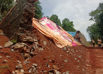 റിസോർട്ടിൻ്റെ സംരക്ഷണമതിൽ കനത്ത മഴയിൽ തകർന്നത് പ്രദേശവാസികൾക്ക്ബുദ്ധിമുട്ടുകൾ സൃഷ്ട്ടിക്കുന്നതായി പരാതി