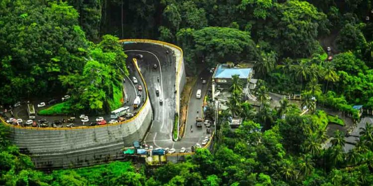 താമരശ്ശേരിചുരത്തിലെ യാത്രാ ദുരിതത്തിന് പരിഹാരം വേണം,വയനാട് ചുരം ബൈപാസ് ആക്ഷന് കമ്മിറ്റി