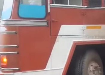 വയനാട് ചുരത്തിൽ ലോറിയുടെ ടയർ പൊട്ടി അപകടം