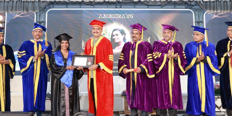 ഡോ. മൂപ്പൻസ് കോളേജ് ഓഫ് ഫാർമസിയിൽ ബിരുദദാനം നടത്തി