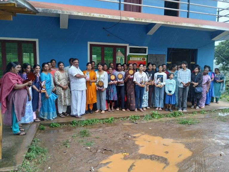 എസ്എസ്എൽസി, പ്ലസ് ടു വിജയികളെയും കുടുംബശ്രീ അരങ്ങ് വിജയികളെയും ആദരിച്ചു