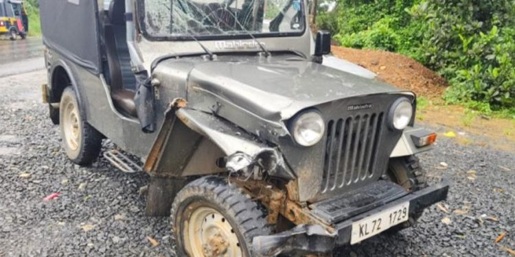 ജീപ്പും ബൈക്കും കൂട്ടിയിടിച്ചു; യുവാവിന് പരിക്ക്