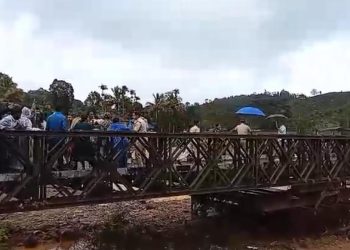 ഞങ്ങൾക്ക് ഇനി ജീവിക്കണ്ട; ചൂരൽമലയിൽ നാട്ടുകാരുടെ പ്രതിഷേധം