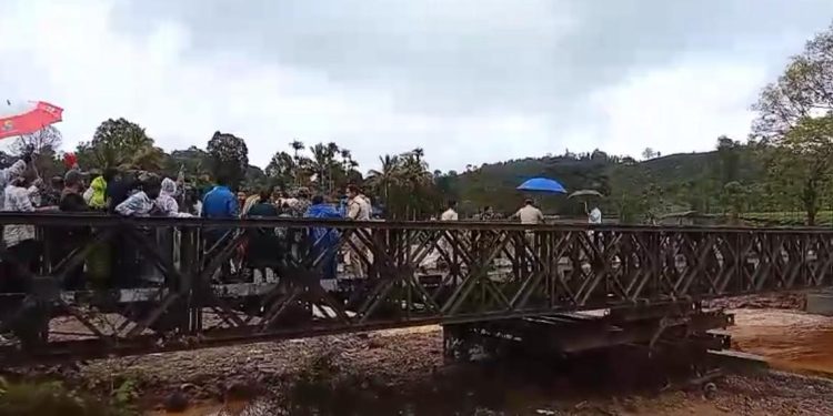 ഞങ്ങൾക്ക് ഇനി ജീവിക്കണ്ട; ചൂരൽമലയിൽ നാട്ടുകാരുടെ പ്രതിഷേധം