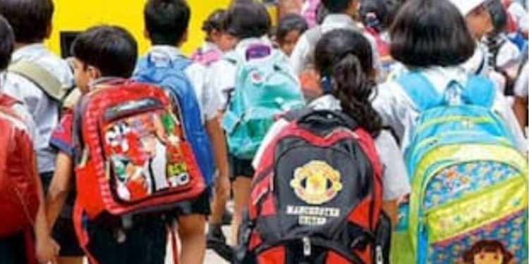 അറിവിൻറെ അക്ഷരമുറ്റത്തിലേക്ക്, സ്കൂളുകൾ ഇന്ന് തുറക്കും