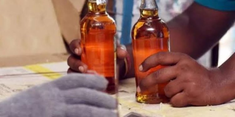 മദ്യക്കുപ്പികളിൽ തിരിമറി,ജീവനക്കാരെ സസ്‌പെന്റ് ചെയ്തുജീവനക്കാരെ സസ്‌പെന്റ് ചെയ്തു