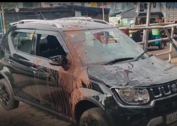 നിയന്ത്രണംവിട്ട കാർ ഫുട്പാത്തിലേക്ക് ഇടിച്ചു കയറി