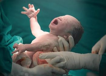 ആശുപത്രി വരാന്തയിൽ യുവതിക്ക് സുഖപ്രസവം