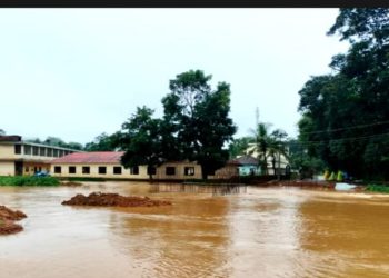 കുഞ്ഞോം ഗവ.ഹയർ സെക്കണ്ടറി സ്‌കൂളിന് സമീപം ജലനിരപ്പ് ഉയർന്നു