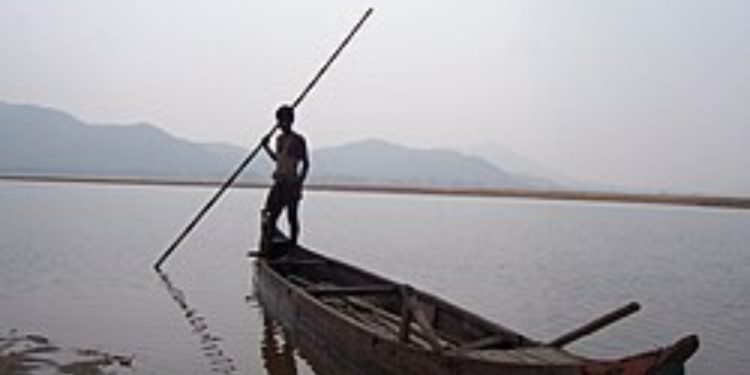 തോണി സർവീസ് നിർത്തിവയ്ക്കാൻ നിർദ്ദേശം