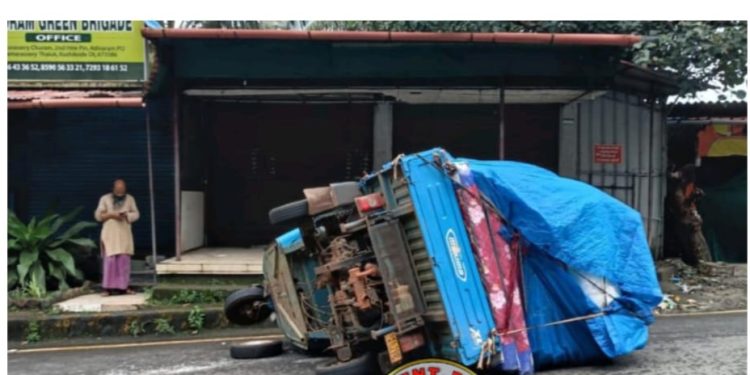 താമരശ്ശേരി ചുരത്തിൽ വാഹനങ്ങൾ അപകടത്തിൽപ്പെട്ടു