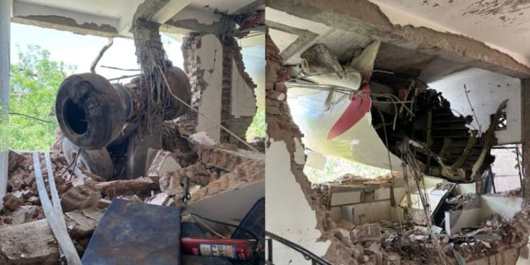 എയര്‍ ഇന്ത്യ വിമാനം ഇടിച്ചുകയറി; ബിജെ മെഡിക്കല്‍ കോളജിലെ അഞ്ച് വിദ്യാര്‍ഥികള്‍ മരിച്ചു