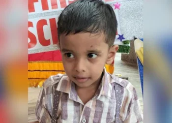 ടീപ്പോയ്‌യുടെ ഗ്ലാസ് പൊട്ടി കാലിൽ കൊണ്ടു; രക്തം വാർന്ന് അഞ്ച് വയസ്സുകാരന് ദാരുണാന്ത്യം