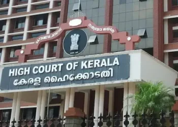 പെട്രോൾ പമ്പിലേത് പൊതു ശുചിമുറിയല്ല; സർക്കാർ ഉത്തരവ് തടഞ്ഞ് ഹൈക്കോടതി