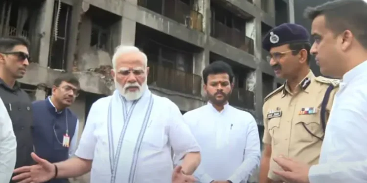 ദുരന്തഭൂമി സന്ദർശിച്ച് പ്രധാനമന്ത്രി; പരുക്കേറ്റവരെ ആശുപത്രിയിലെത്തി കണ്ടു