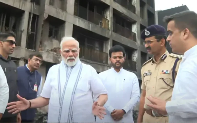 ദുരന്തഭൂമി സന്ദർശിച്ച് പ്രധാനമന്ത്രി; പരുക്കേറ്റവരെ ആശുപത്രിയിലെത്തി കണ്ടു
