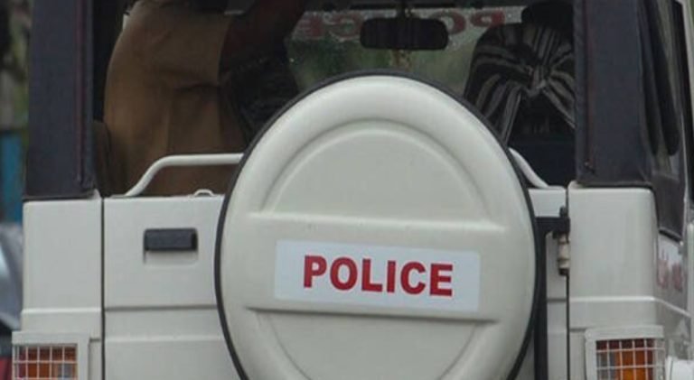 വിദ്യാർഥിനിയെ ചേംബറിലും ലോഡ്ജിലും എത്തിച്ച് പീഡിപ്പിച്ചു; കണ്ണൂർ സർവകലാശാല അധ്യാപകൻ അറസ്റ്റിൽ