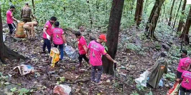 താമരശ്ശേരി ചുരത്തിൽ ശുചീകരണ പ്രവൃത്തികള് നടത്തി