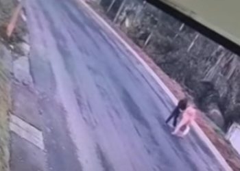 റോഡ് മുറിച്ച് കടക്കുന്നതിനിടെ കാറിടിച്ചു;അമ്മയ്ക്കും മകൾക്കും പരിക്ക്