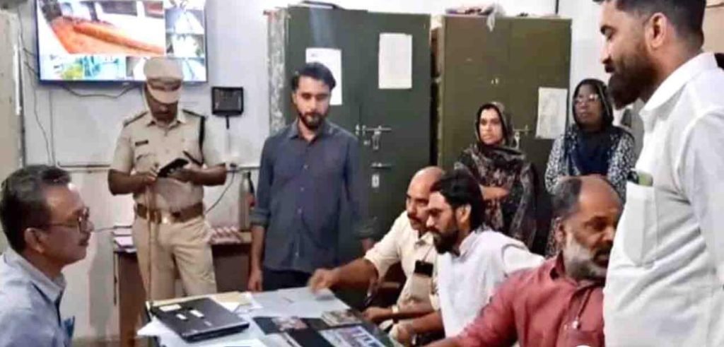 പ്ലസ് വണ്‍ വിദ്യാര്‍ത്ഥിയെ  സീനിയേഴ്സ് മർദ്ദിച്ച സംഭവം:ഉപരോധവുമായി യൂത്ത് കോൺഗ്രസ്
