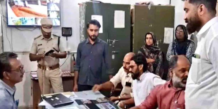 പ്ലസ് വണ് വിദ്യാര്ത്ഥിയെ  സീനിയേഴ്സ് മർദ്ദിച്ച സംഭവം:ഉപരോധവുമായി യൂത്ത് കോൺഗ്രസ്