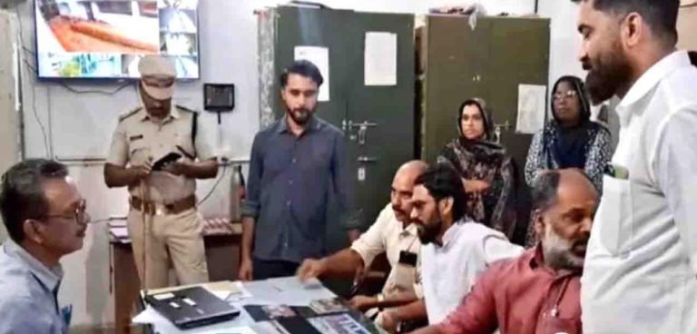 പ്ലസ് വണ്‍ വിദ്യാര്‍ത്ഥിയെ  സീനിയേഴ്സ് മർദ്ദിച്ച സംഭവം:ഉപരോധവുമായി യൂത്ത് കോൺഗ്രസ്