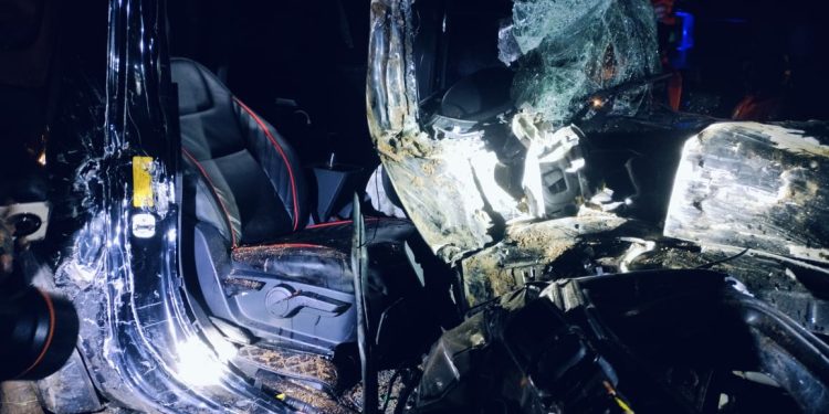 നിയന്ത്രണം വിട്ട വാഹനം മരത്തിലിടിച്ച് അഞ്ച് പേർക്ക് പരിക്ക്