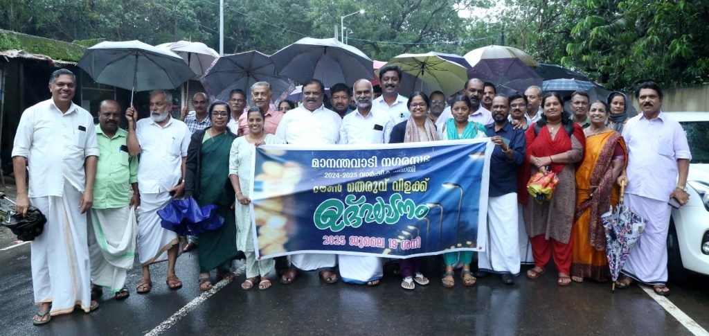തെരുവ് വിളക്കുകളുടെ സ്വിച്ച് ഓണ്‍ കര്‍മ്മം  നിർവ്വഹിച്ചു