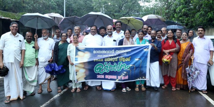 തെരുവ് വിളക്കുകളുടെ സ്വിച്ച് ഓണ്‍ കര്‍മ്മം  നിർവ്വഹിച്ചു