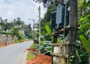 കാല്‍നട യാത്രക്കാര്‍ക്ക് അപകട ഭീഷണിയായി ട്രാന്‍സ്‌ഫോര്‍