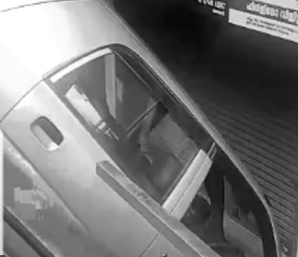 നിയന്ത്രണംവിട്ട കാർ താഴ്‌ചയിലേക്ക് മറിഞ്ഞ് അപകടം