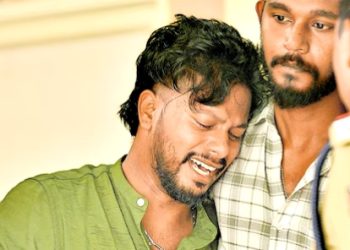 ആദ്യശമ്പളം നൽകാൻ ഓടിയെത്തി; കണ്ടത് അമ്മയുടെ മൃതദേഹം