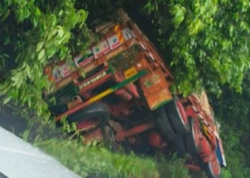 താമരശ്ശേരി ചുരത്തിൽ ലോറി മറഞ്ഞു