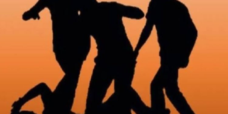 പാട്ട് പാടാനും ഡാൻസ് ചെയ്യാനും നിർബന്ധിച്ചു, അറിയില്ലെന്ന് പറഞ്ഞതോടെ മർദനം; സീനിയർ വിദ്യാർഥികൾക്കെതിരെ പരാതി