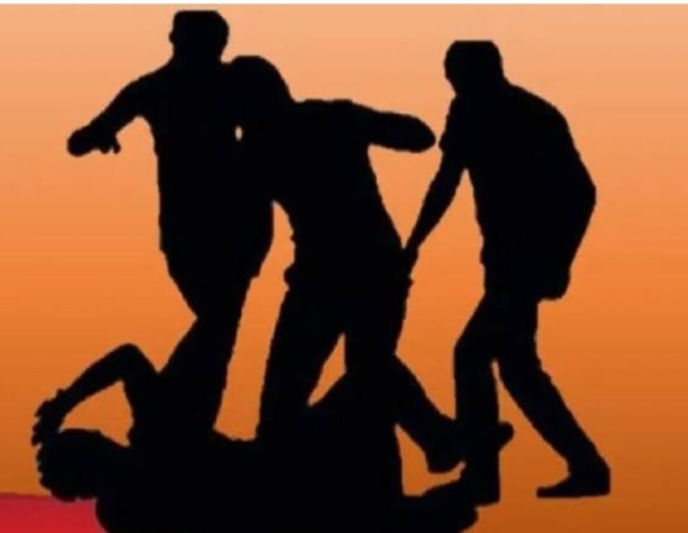 പാട്ട് പാടാനും ഡാൻസ് ചെയ്യാനും നിർബന്ധിച്ചു, അറിയില്ലെന്ന് പറഞ്ഞതോടെ മർദനം; സീനിയർ വിദ്യാർഥികൾക്കെതിരെ പരാതി