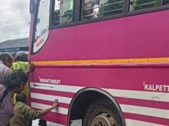 ബസ് ദേഹത്തു കയറി സ്ത്രീക്ക് ഗുരുതര പരിക്ക്