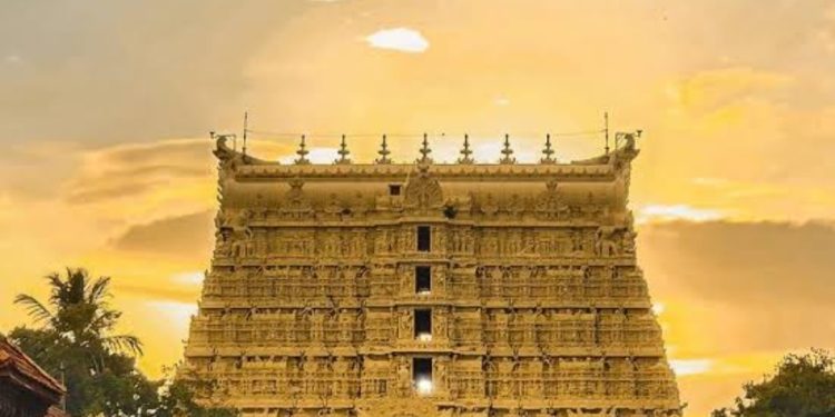 ശ്രീപത്മനാഭ സ്വാമി ക്ഷേത്രത്തിൽ സുരക്ഷാ വീഴ്ച:തോക്ക് വൃത്തിയാക്കുന്നതിനിടെയാണ് വെടിപൊട്ടി