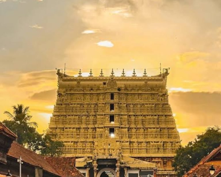 ശ്രീപത്മനാഭ സ്വാമി ക്ഷേത്രത്തിൽ സുരക്ഷാ വീഴ്ച:തോക്ക് വൃത്തിയാക്കുന്നതിനിടെയാണ് വെടിപൊട്ടി