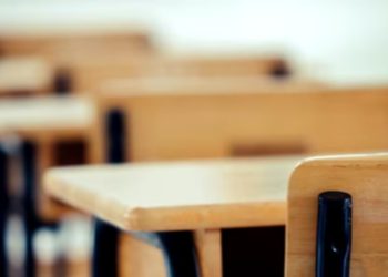 ക്ലാസ് മുറിയിൽ പാമ്പ്; കുട്ടികൾ രക്ഷപ്പെട്ടത് തലനാരിഴയ്ക്ക്