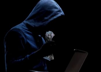 എപികെ ഫയൽ ഡൗൺലോഡ് ചെയ്തോ? പെട്ടു: ‘14 അക്ക’ തട്ടിപ്പിൽ ലോൺ അടയ്ക്കാൻ വച്ച പണവും പോയി!