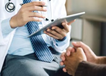 ലഹരിക്കായി മരുന്ന്, കുറിപ്പടികൾക്ക് പകരമായി ലൈംഗികബന്ധം; ഇന്ത്യൻ വംശജനായ ഡോക്ടർക്കെതിരെ കേസ്