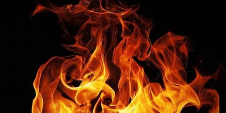 മാനന്തവാടിയിൽ ആക്രി കടയ്ക്ക് തീപിടിച്ചു