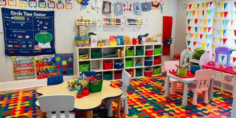 കുഞ്ഞിക്കൈകൾ പിടിച്ച് അതിജീവനം…; ബന്ധുക്കളായ 4 വനിതകളുടെ ജീവിതകഥ