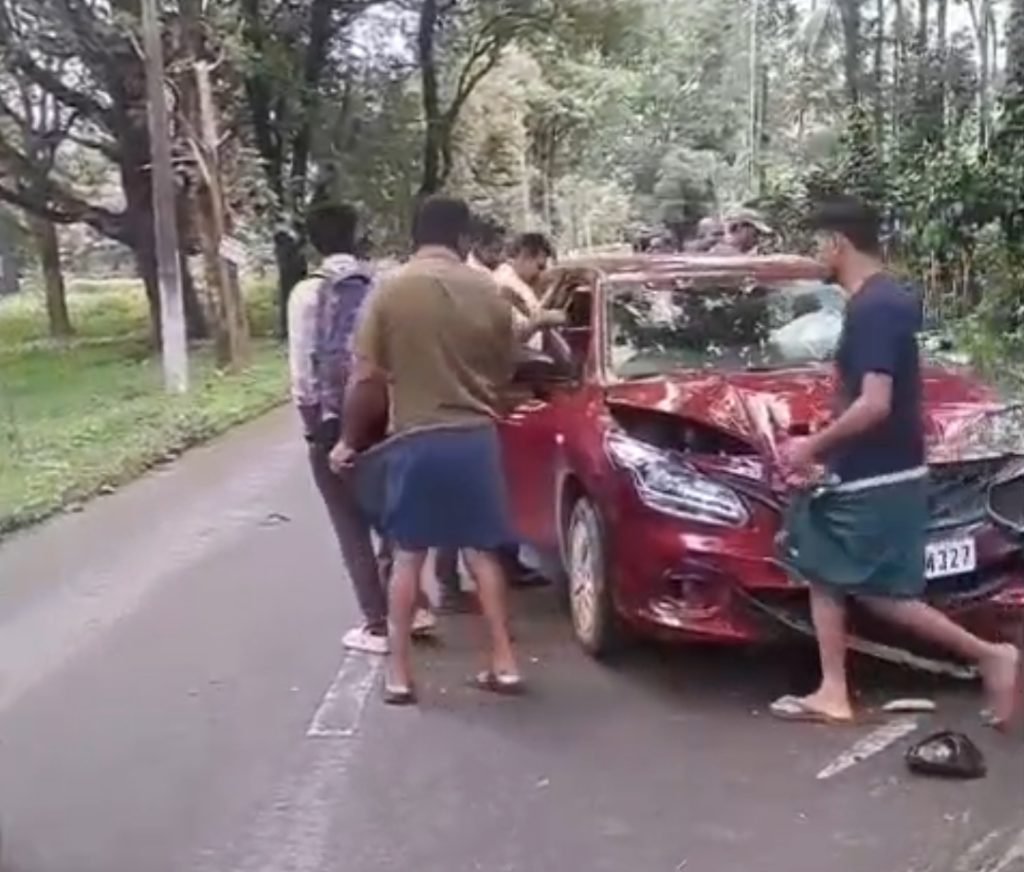 മാൻ കുറുകെ ചാടി കാർ അപകടത്തിൽ പെട്ടു