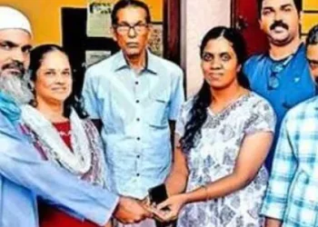 ‘കാത്തുസൂക്ഷിച്ചൊരു സ്വർണവള കാക്ക കൊത്തി പോയി’; ഒടുവിൽ കാക്ക കൂട്ടിൽനിന്ന് കിട്ടി