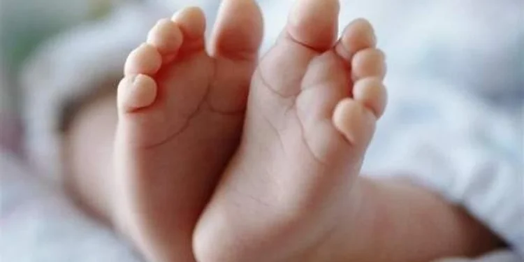 ഓടുന്ന ബസിൽ പ്രസവിച്ച് 19കാരി; പിന്നാലെ കുട്ടിയെ തുണിയിൽ പൊതിഞ്ഞ് പുറത്തേക്ക് വലിച്ചെറിഞ്ഞു