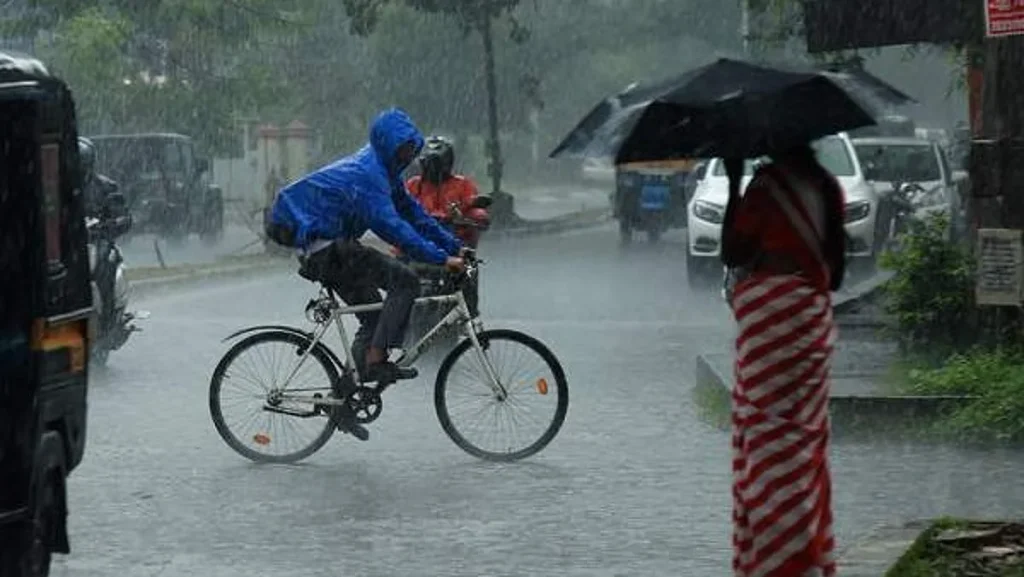 സംസ്ഥാനത്ത് ഇന്ന് അതിതീവ്ര മഴ: അഞ്ച് ജില്ലകളില്‍ റെഡ് അലര്‍ട്ട്, നാലിടത്ത്‌ ഓറഞ്ച് മുന്നറിയിപ്പ്